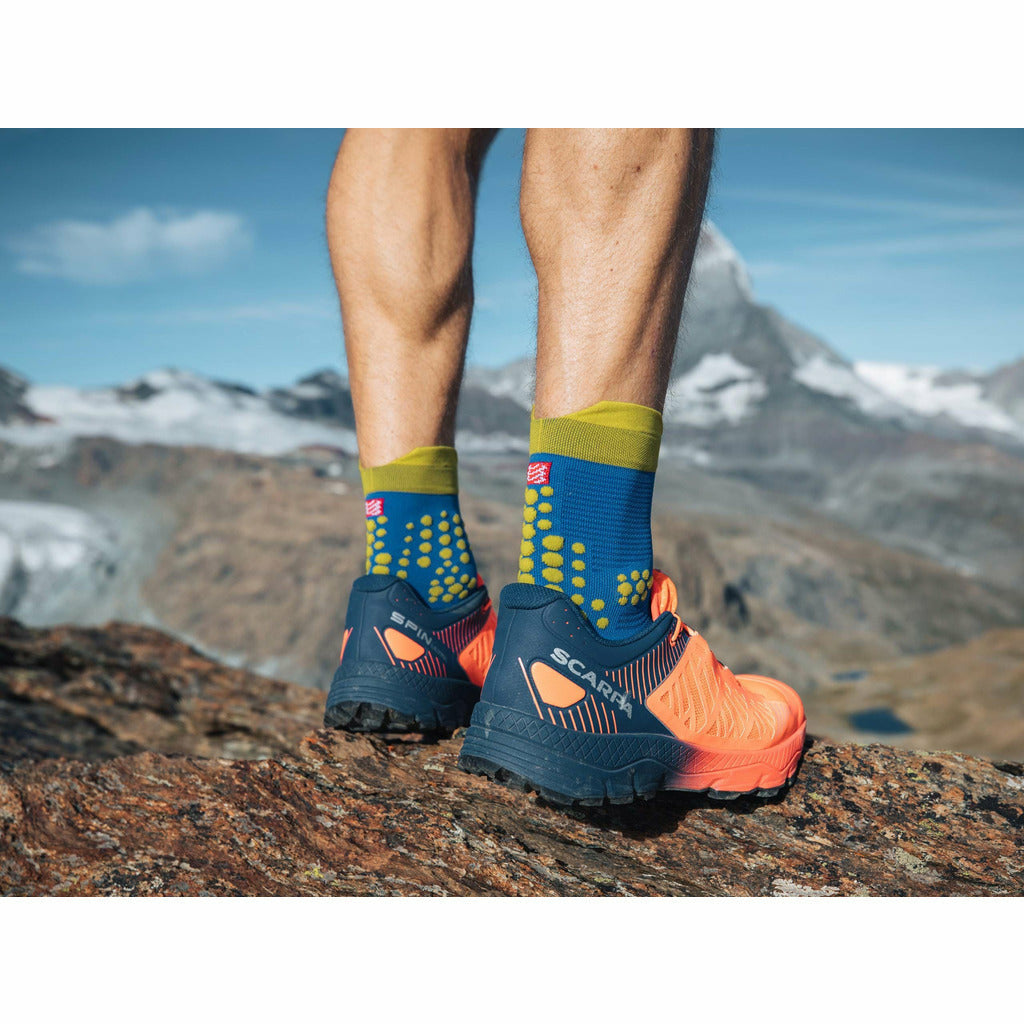 Compressport Pro Racing Socks V3 Trail Blue/Lime - Calze Running - Mud and Snow