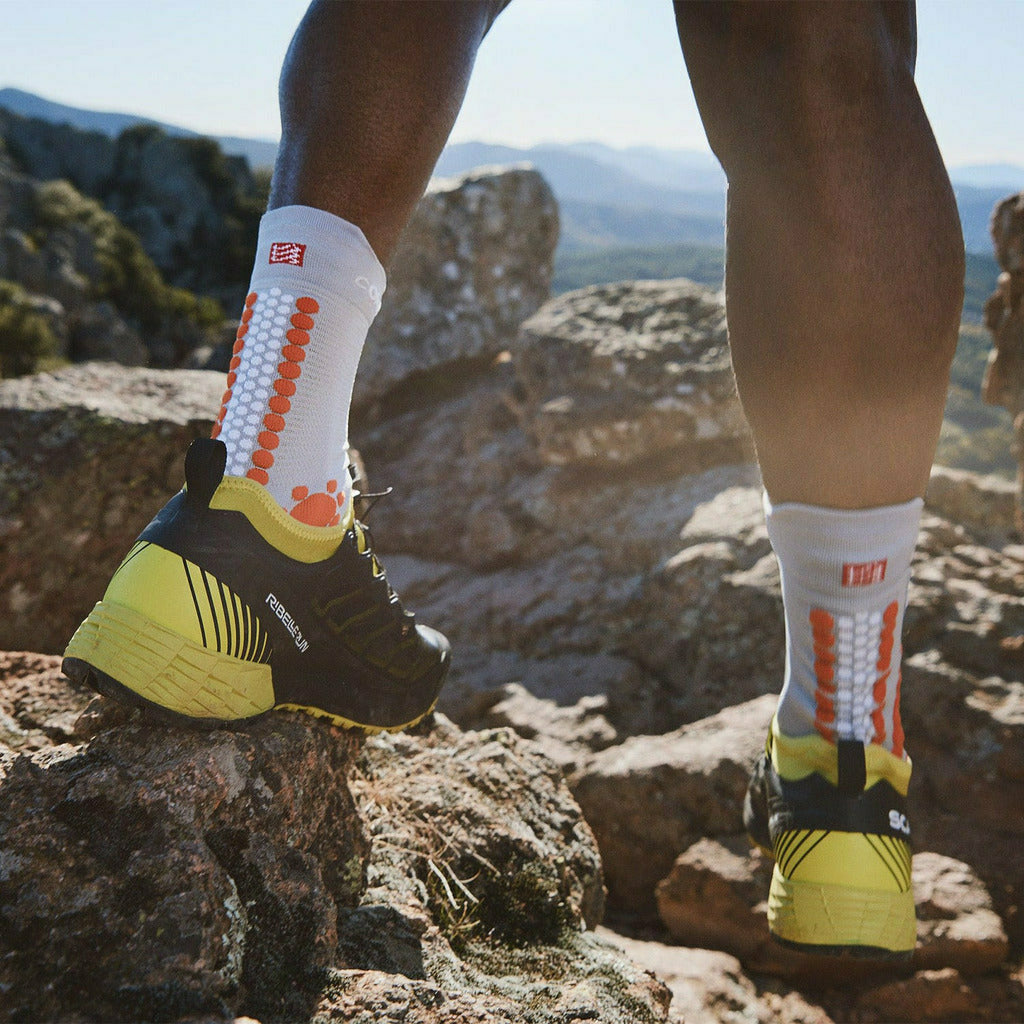 Compressport Pro Racing Socks V4 Trail Alloy / Orangeade - Calze Trail Running - Mud and Snow