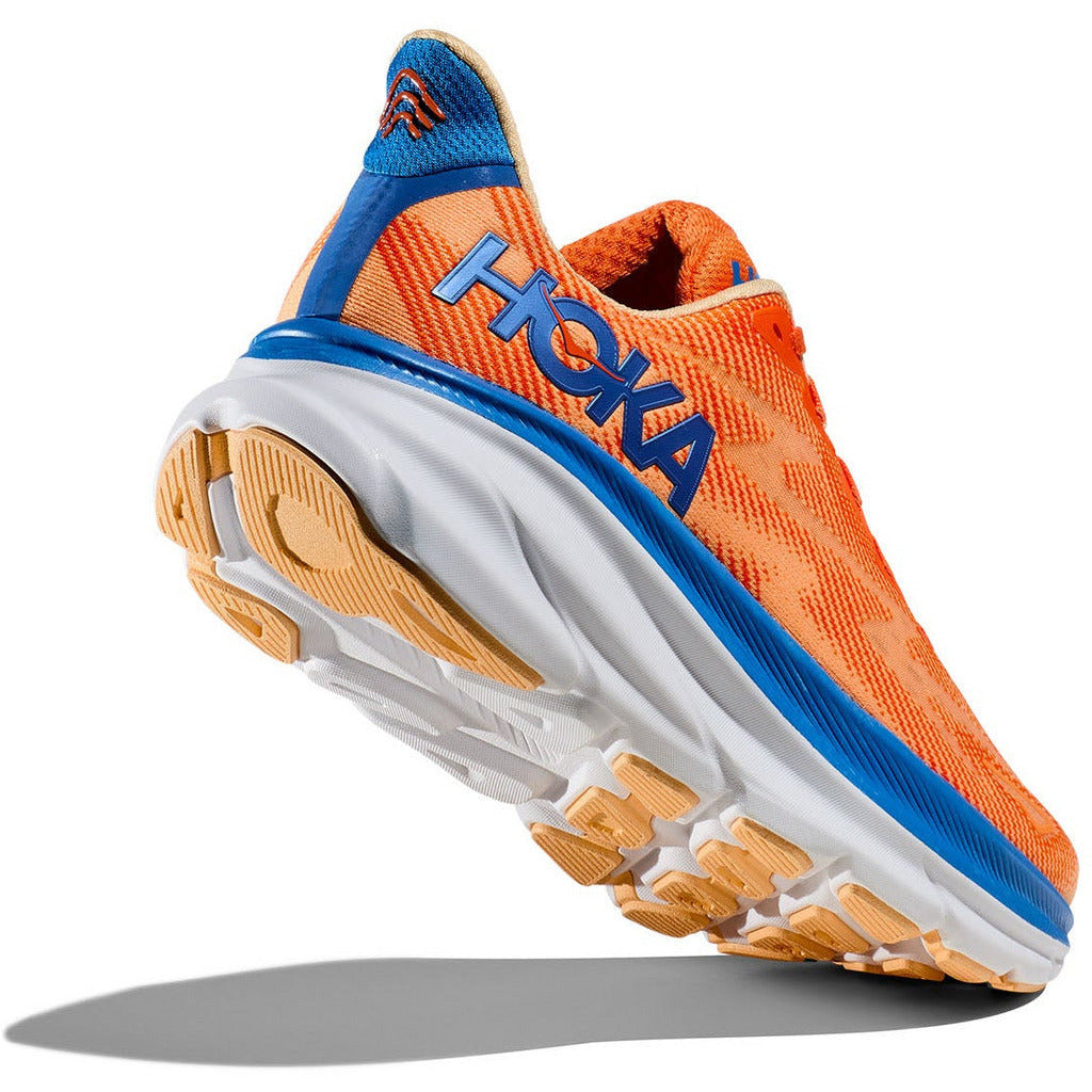 Hoka Clifton 9 Wide Vibrant Orange Impala - Scarpa Running - Mud and Snow