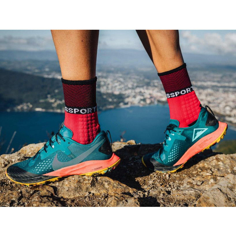 Compressport Pro Racing Socks Winter Run Black/Red - Calze Running Invernali Calde - Mud and Snow
