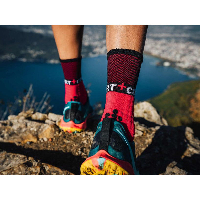 Compressport Pro Racing Socks Winter Run Black/Red - Calze Running Invernali Calde - Mud and Snow