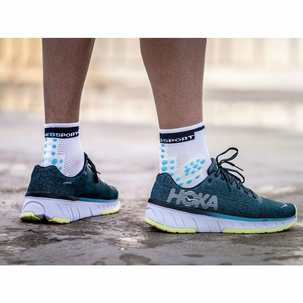 Compressport Pro Racing Socks V3 Run HIGH White Blue - Calza Running - Mud and Snow