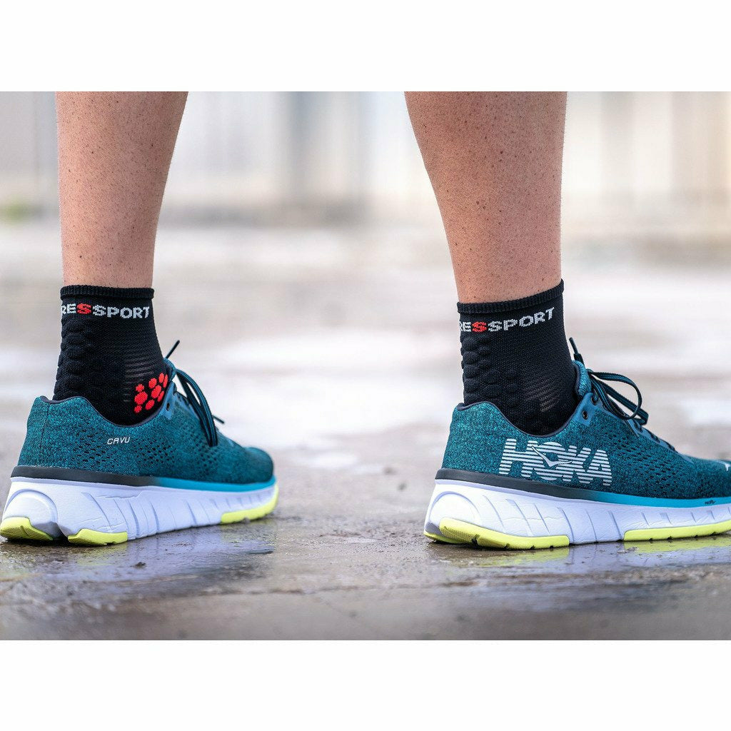 Compressport Pro Racing Socks V3 Run HIGH Black - Calza Running - Mud and Snow