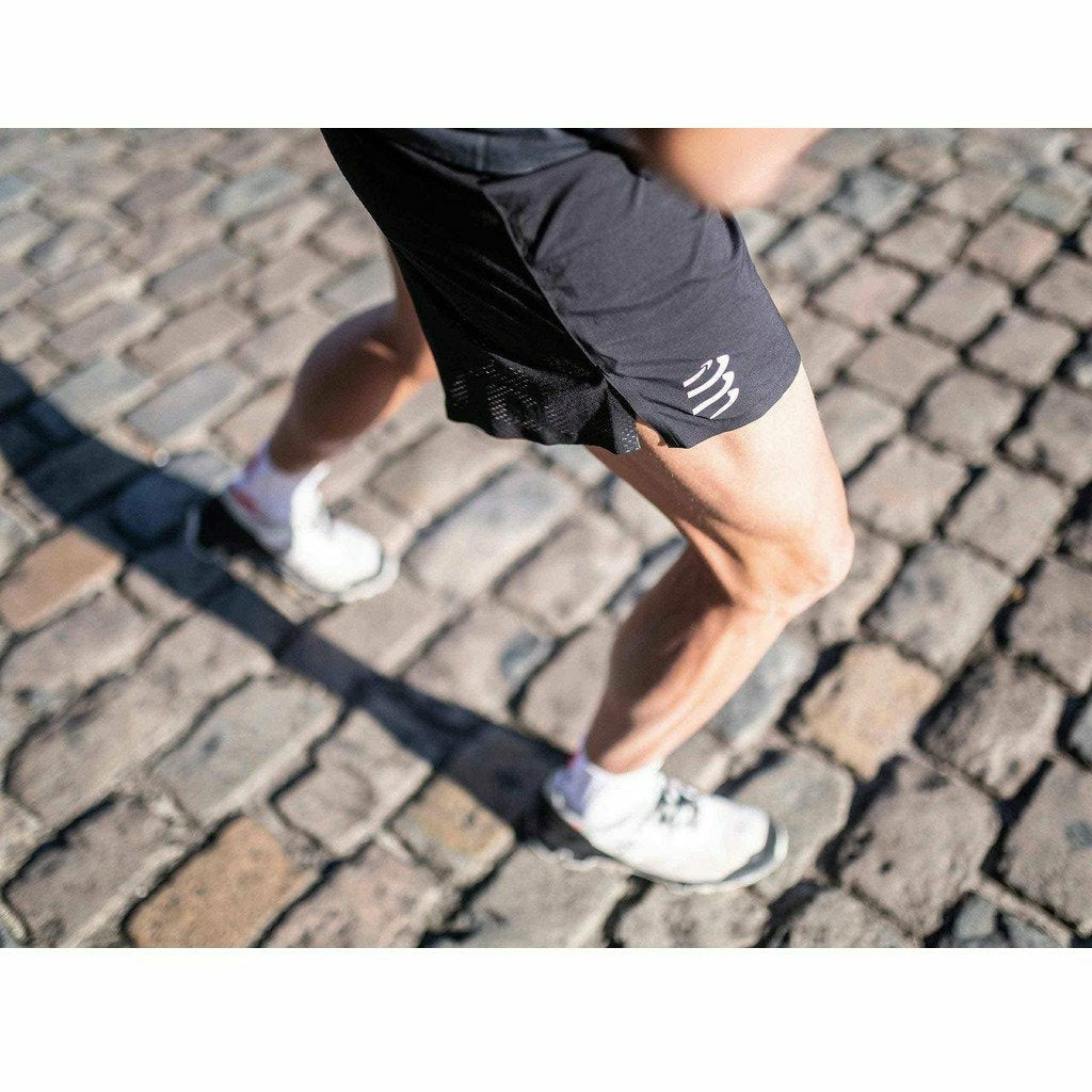 Compressport Racing Split Overshort Black - Pantaloncini Running Uomo - Mud and Snow