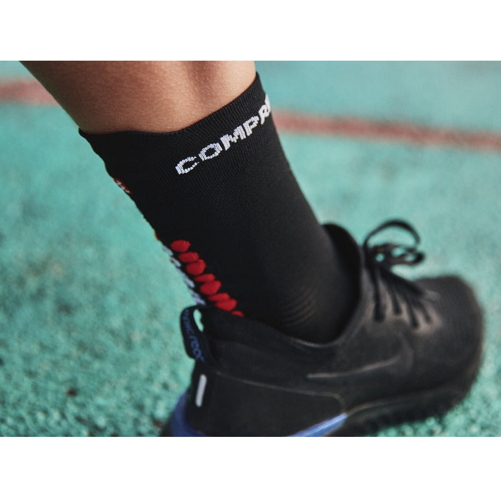 Compressport Pro Racing Socks V4 Run High Black/Red - Calze Running - Mud and Snow